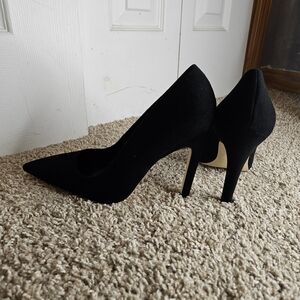 Good American Black Stiletto Heels Classic Suede
